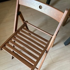 IKEAの木製の椅子(折り畳み)の画像