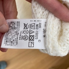 白のニットの画像