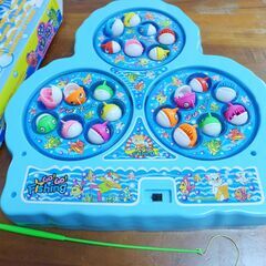 電動釣り玩具　ぐる～んぐる～んさかなつりゲーム　 磁気釣り フィ...