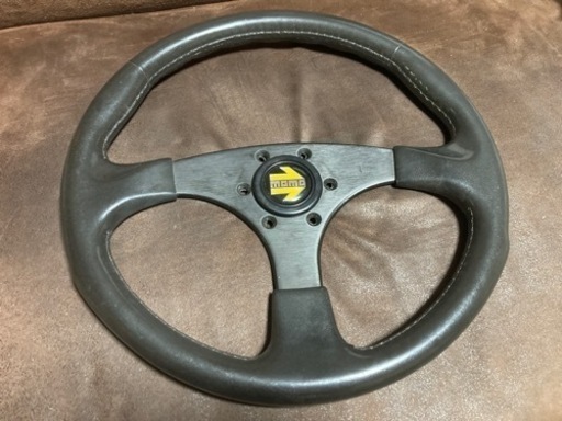 MOMO ステアリング　値下げジムニーなどに　ハンドル