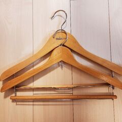 【美品】木製ハンガー4個セットの画像