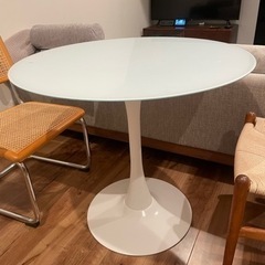 ホワイト丸テーブル　直径80cm、高さ72cm