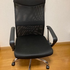 デスクチェア黒の画像