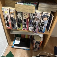 テーブル2つ＋本棚の画像