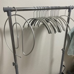 お問い合わせストップ中【取りに来てくれる方】ハンガーラックの画像