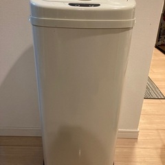 自動開閉式ゴミ箱の画像