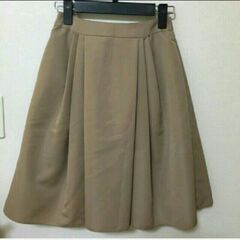 お譲り先決定【新品タグつき】M-PREMIER 上品光沢スカート