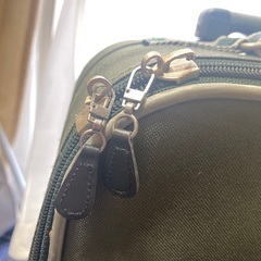 【お譲り先決定】ソフトスーツケース　モスグリーン　機内持込可　American Touristerの画像