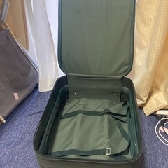 【お譲り先決定】ソフトスーツケース　モスグリーン　機内持込可　American Touristerの画像