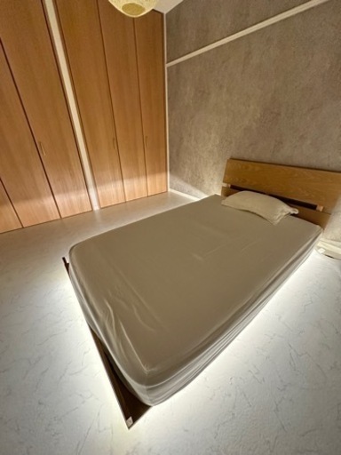 【値下げ】セミダブルマットレスとベッドフレーム