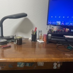机と椅子のセットです。取りに来ていただける方限定でお願いいたします。