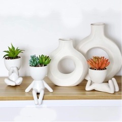 【値下げ】新品⭐️人型  ポット 鉢 多肉植物 ホワイト サボテン 可愛い 造花の画像
