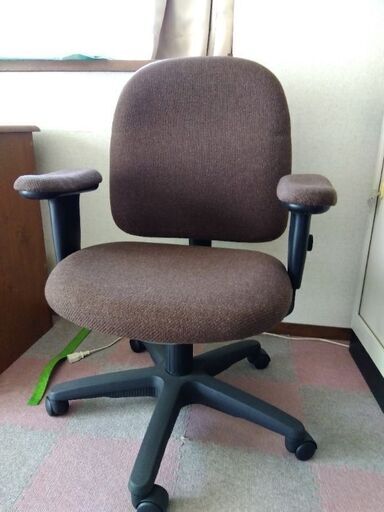 高さ無段階調節ひじつきイス
