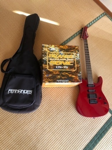 エレキギター、アンプ、ギターケースのセット