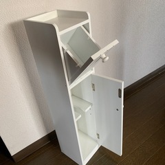 トイレ収納家具の画像