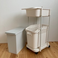 ランドリーラックと無印ごみ箱