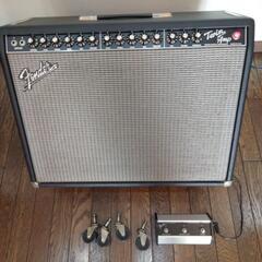 Fender USA の真空管アンプ  ツインです 100 W の真空管アンプですが1/4パワースイッチをオンにすることで25 W に変更できます の画像