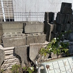 コンクリートブロック　墓石など
