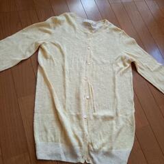 レディース　淡い黄色のカーディガン　