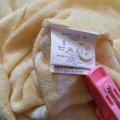 レディース　淡い黄色のカーディガン　の画像