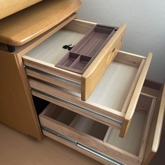 小学生の学習机の画像