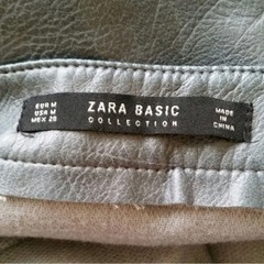 ZARA フェイクレザー　スカートの画像