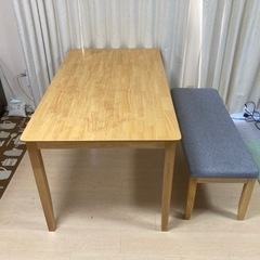 ダイニングテーブルの画像