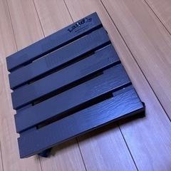 キャスター付き正方形の台