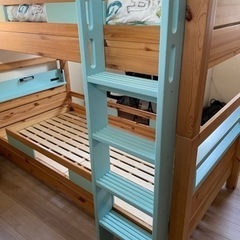 水色の可愛い２段ベットの画像