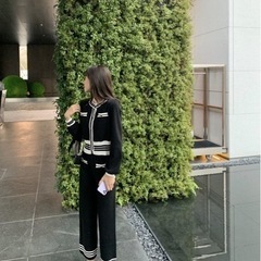 セットアップ　カジュアル　カーディガン　ビジネスカジュアル　パンツの画像