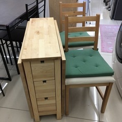 HJ386 【中古】折り畳みダイニングテーブル　2脚セット　収納...