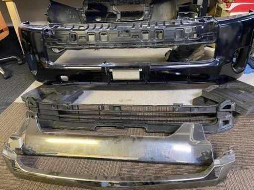 ハイエース4型バンパー4点セット！！