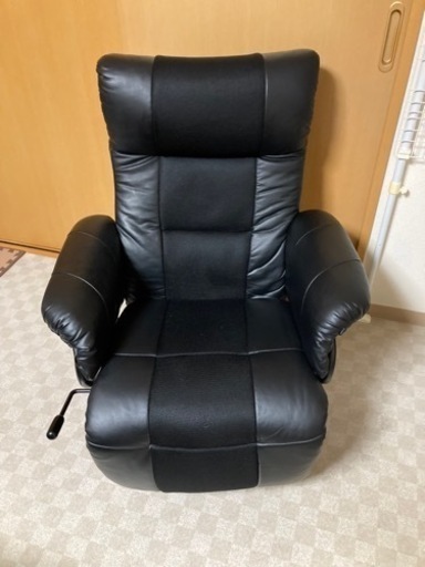 【決まりました】【美品】革のリクライニングチェア
