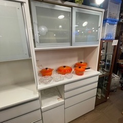 【売約済み】　食器棚　レンジボード　キッチン収納　スムースクローズ　モイス　ゆっくり閉まる　フルレール　引き出し　大容量　収納　キッチンボード　カップボード　検　綾野製作所　松田家具　ニトリ　NITORI  上下セパレート　ソフトクローズ　大川家具の画像