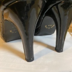 黒 パンプス 23.5 の画像