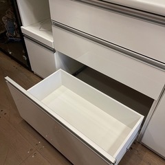 【売約済み】松田家具　ビガー　レンジ　食器棚　レンジボード　キッチン収納　スムースクローズ　モイス　ゆっくり閉まる　フルレール　引き出し　大容量　収納　キッチンボード　カップボード　検　綾野製作所　ニトリ　NITORI  上下セパレート　ソフトクローズ　大川家具の画像