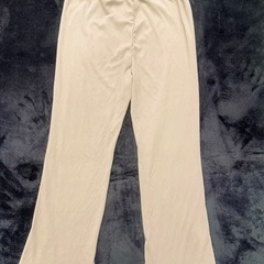 GU桜色の裾にスリット入りパンツLウエストゴムの画像