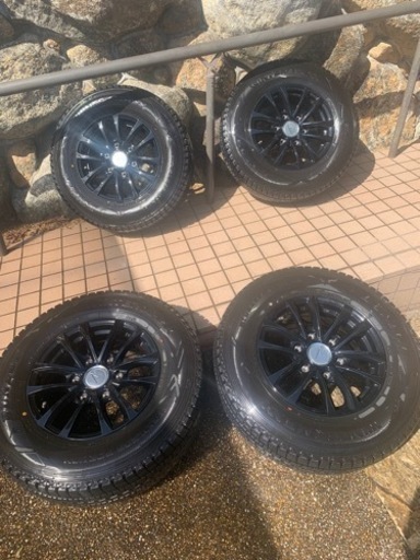 ハイエース　スタッドレス　タイヤ　ホイールセット　バリ山美品　195/80R15