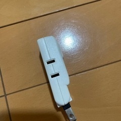 三口あるコンセントの画像