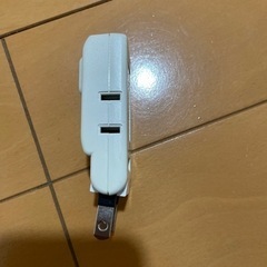 三口あるコンセントの画像