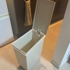 ゴミいれ