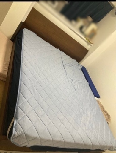 クイーンサイズベッドフレーム