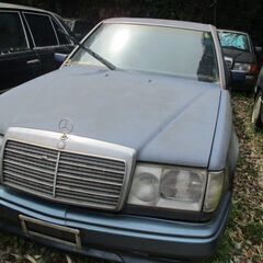 メルセデス―ベンツー124-E220部品取り車両の販売です