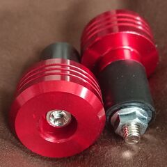 取引中 バイク用グリップエンド左右 無傷 アルマイトレッド ￥300