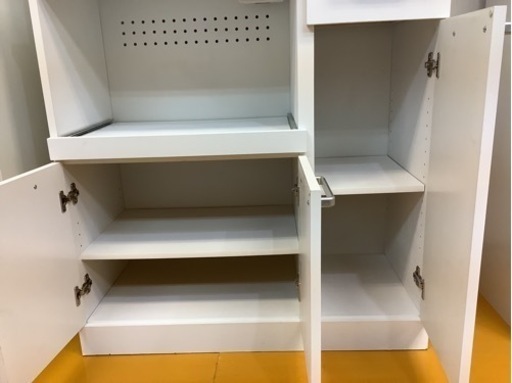 リサイクルサービス八光】ホワイト食器棚 二口コンセント付き リサイクルサービス八光】ホワイト食器棚 二口コンセント付き