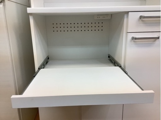リサイクルサービス八光】ホワイト食器棚 二口コンセント付き リサイクルサービス八光】ホワイト食器棚 二口コンセント付き