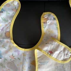 【未使用】女の子用お食事エプロン2枚の画像