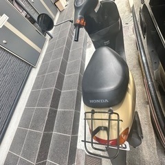 サンドカラーのホンダディオフィット　半キャップ付きの画像