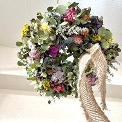 紫陽花ユーカリ花々のフライングリース