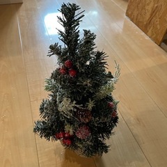 クリスマスツリーとかわいいキャンドル